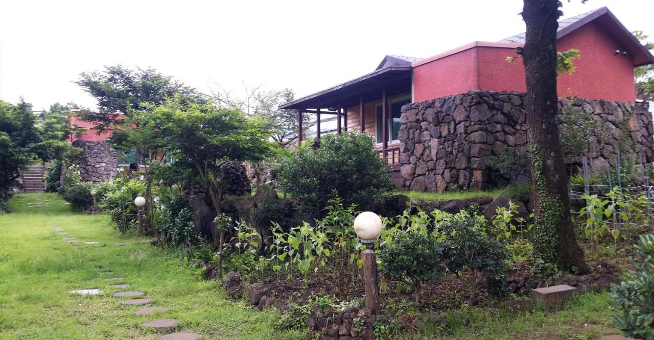 Gotjawal Geomunoreum Pension Jeju Exterior photo