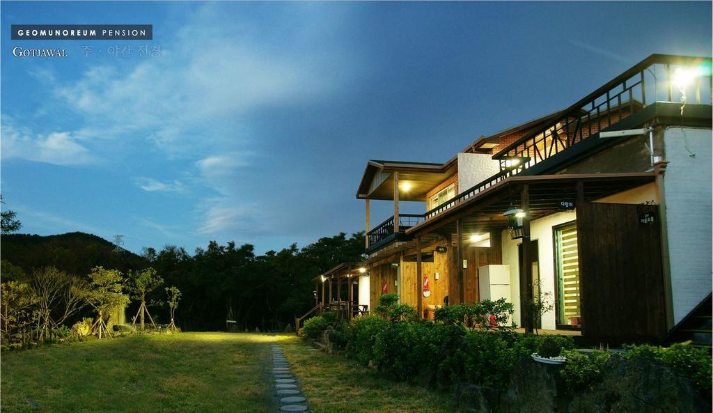 Gotjawal Geomunoreum Pension Jeju Exterior photo