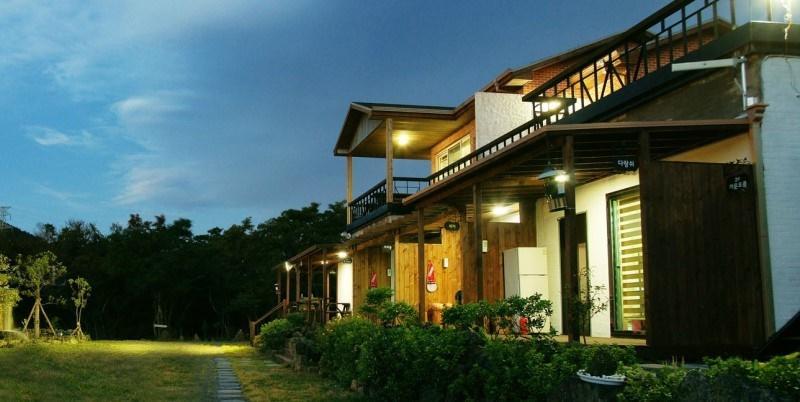 Gotjawal Geomunoreum Pension Jeju Exterior photo