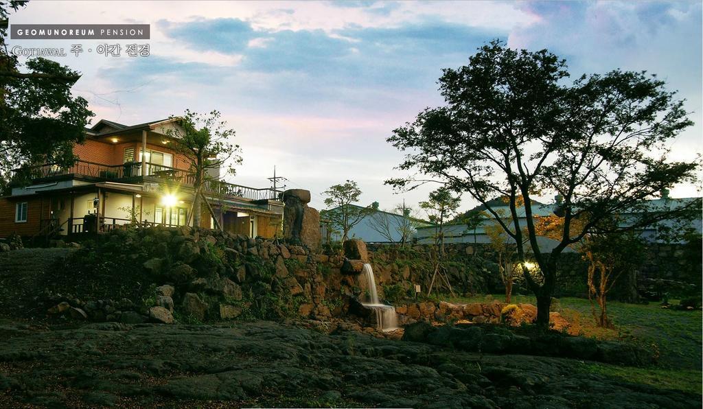 Gotjawal Geomunoreum Pension Jeju Exterior photo