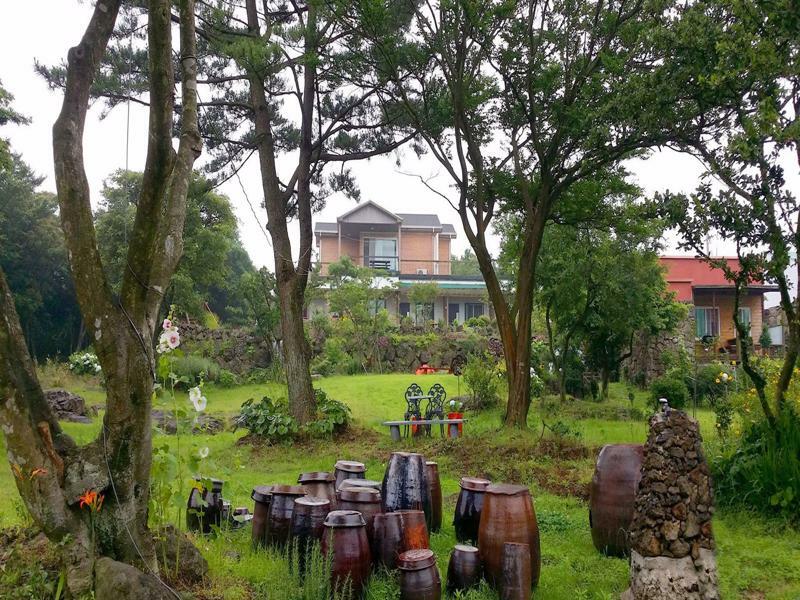 Gotjawal Geomunoreum Pension Jeju Exterior photo