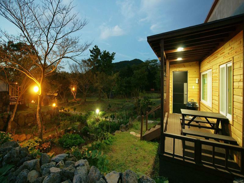 Gotjawal Geomunoreum Pension Jeju Exterior photo