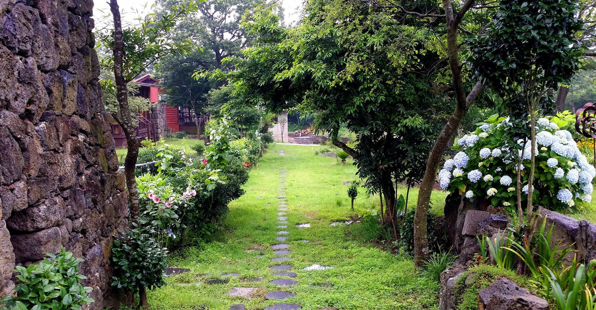 Gotjawal Geomunoreum Pension Jeju Exterior photo